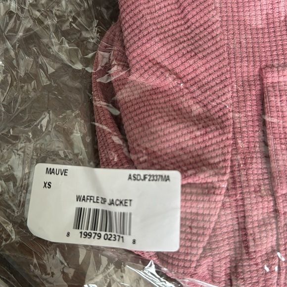 NWT Area Stars Mauve Cropped Long Sleeves Zip Up Moc Neck Jacket - Picture 5 of 5